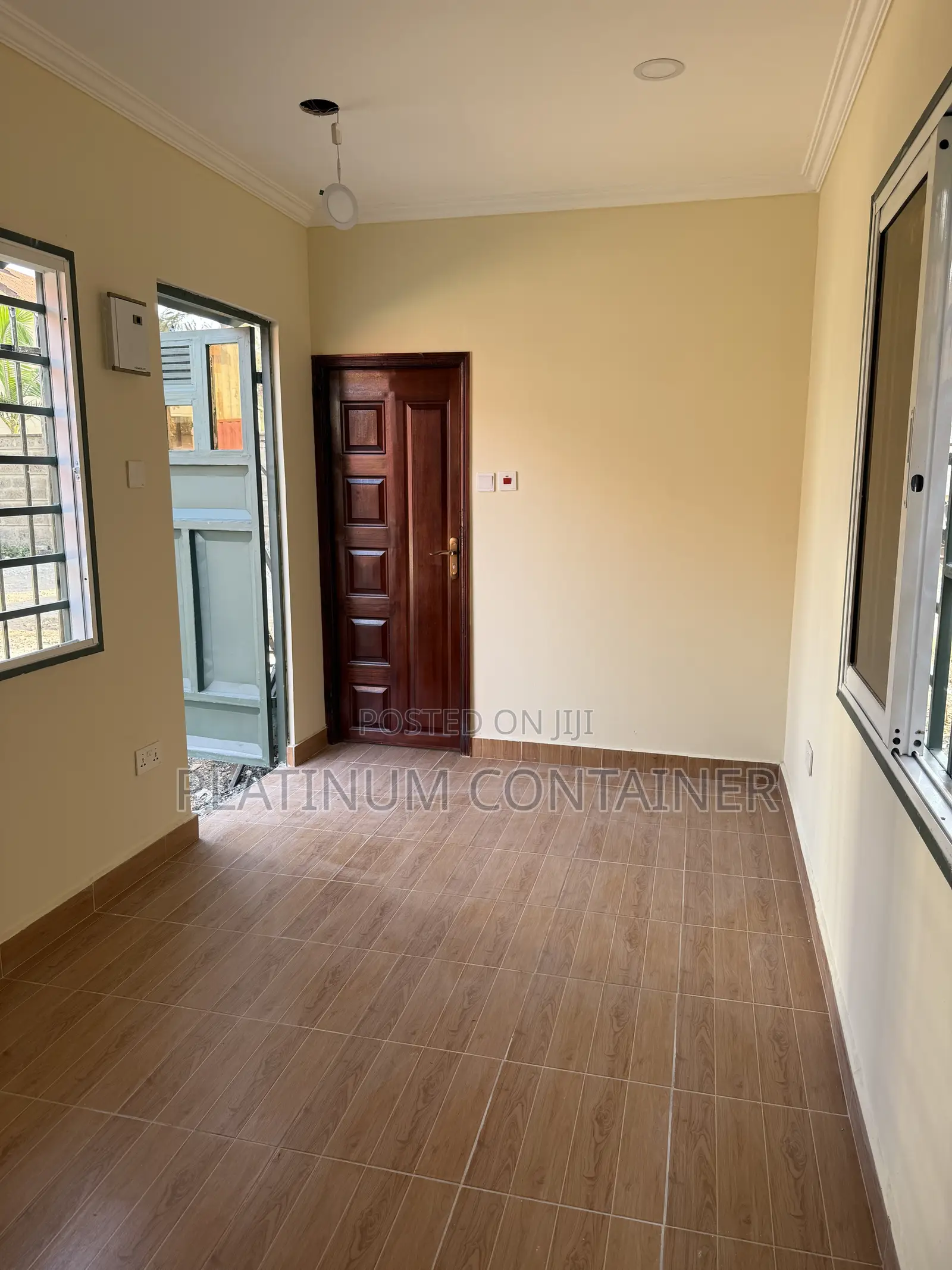 40ft Storage and Office With a Toilet