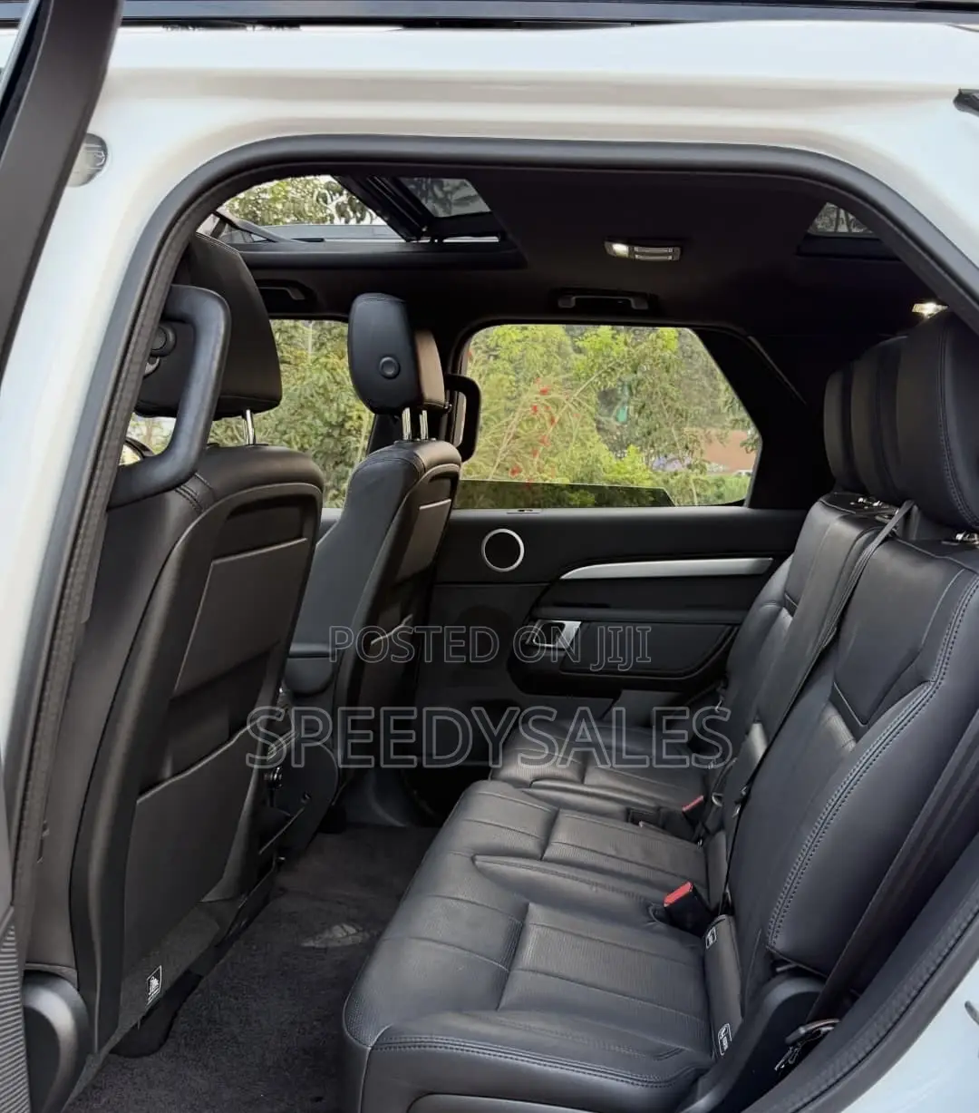 Land Rover Discovery 2019 White
