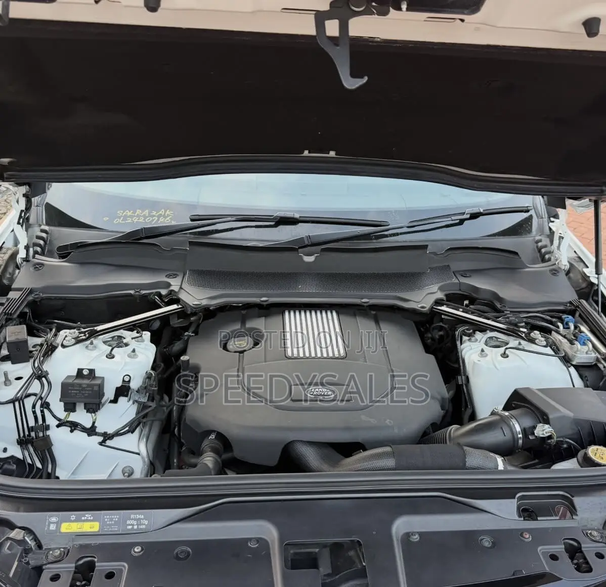 Land Rover Discovery 2019 White