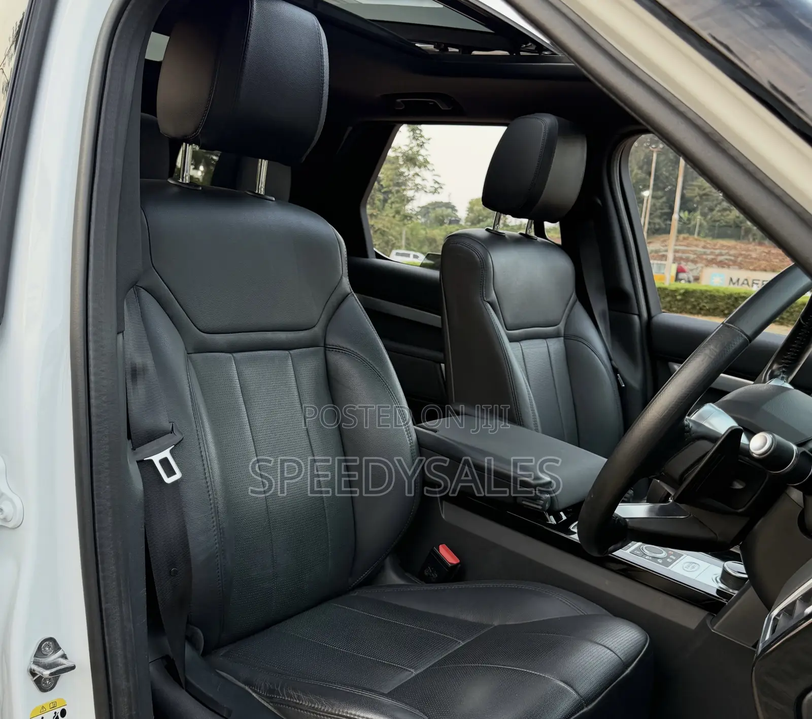 Land Rover Discovery 2019 White