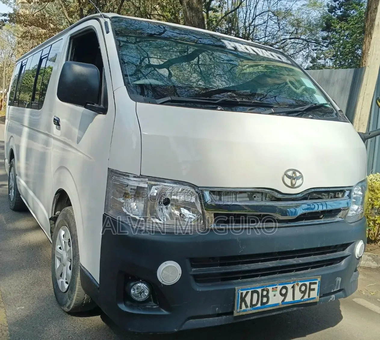 Toyota HiAce 2014 White
