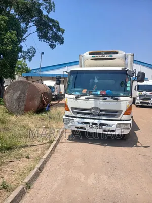 HINO 500 Lorry 2015 White