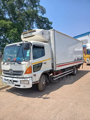 HINO 500 Lorry 2015 White