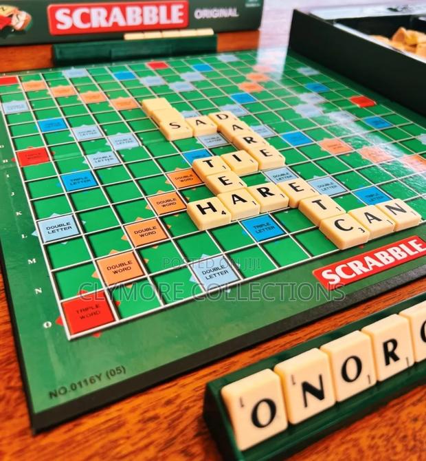 Scrabble Classic Board Game – Original Family Word Game (2-4 Players)