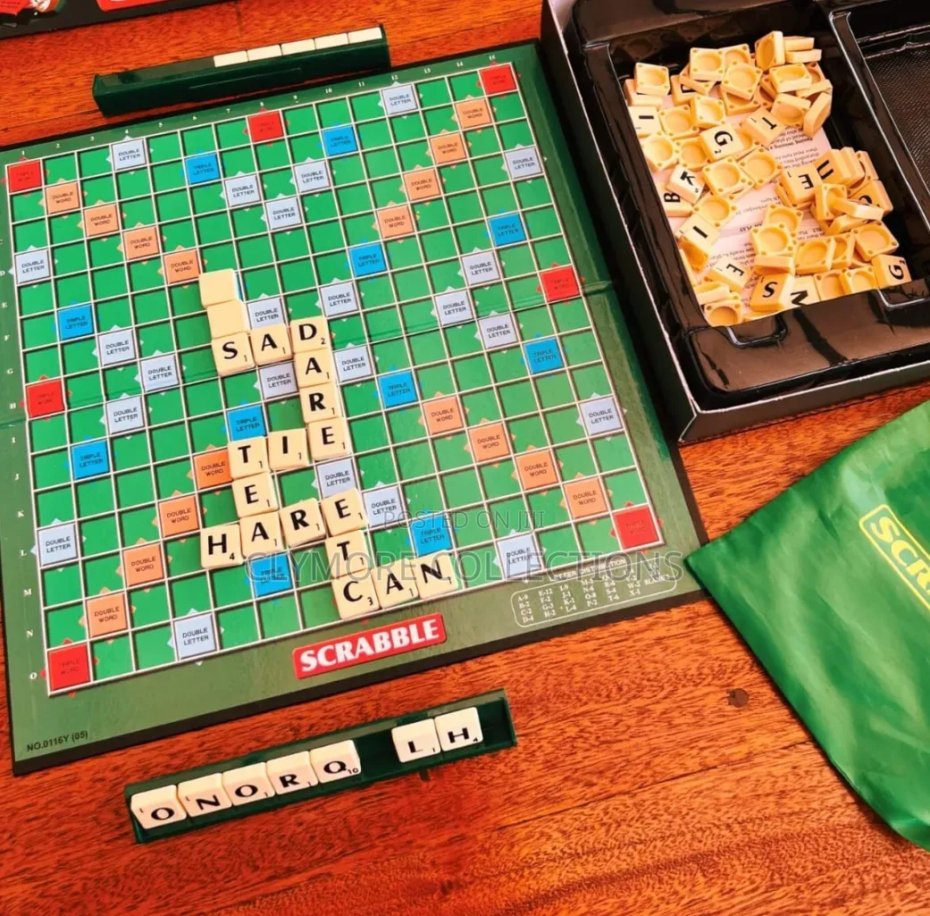 Scrabble Classic Board Game – Original Family Word Game (2-4 Players)