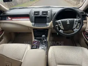 Toyota Crown 2011 White