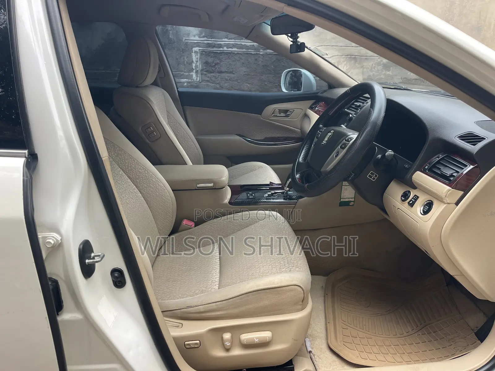 Toyota Crown 2011 White