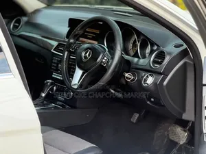 Mercedes-Benz C200 2011 White