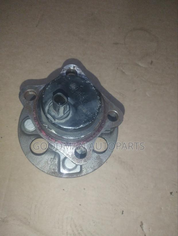 Vitz Jewela 2wd Rear Hub - main view
