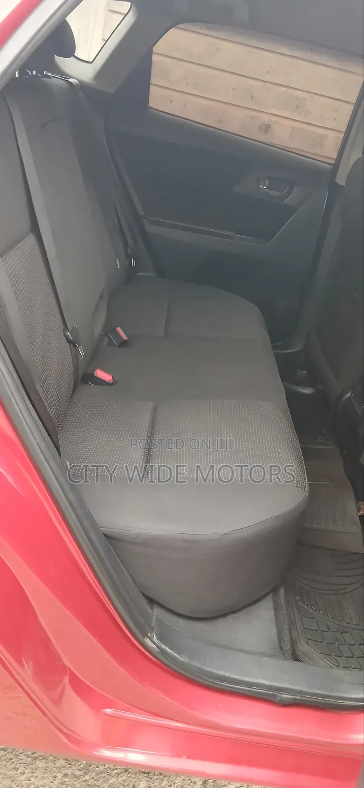 Toyota Auris 2012 Red
