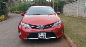 Toyota Auris 2012 Red