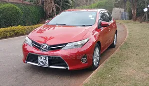 Toyota Auris 2012 Red