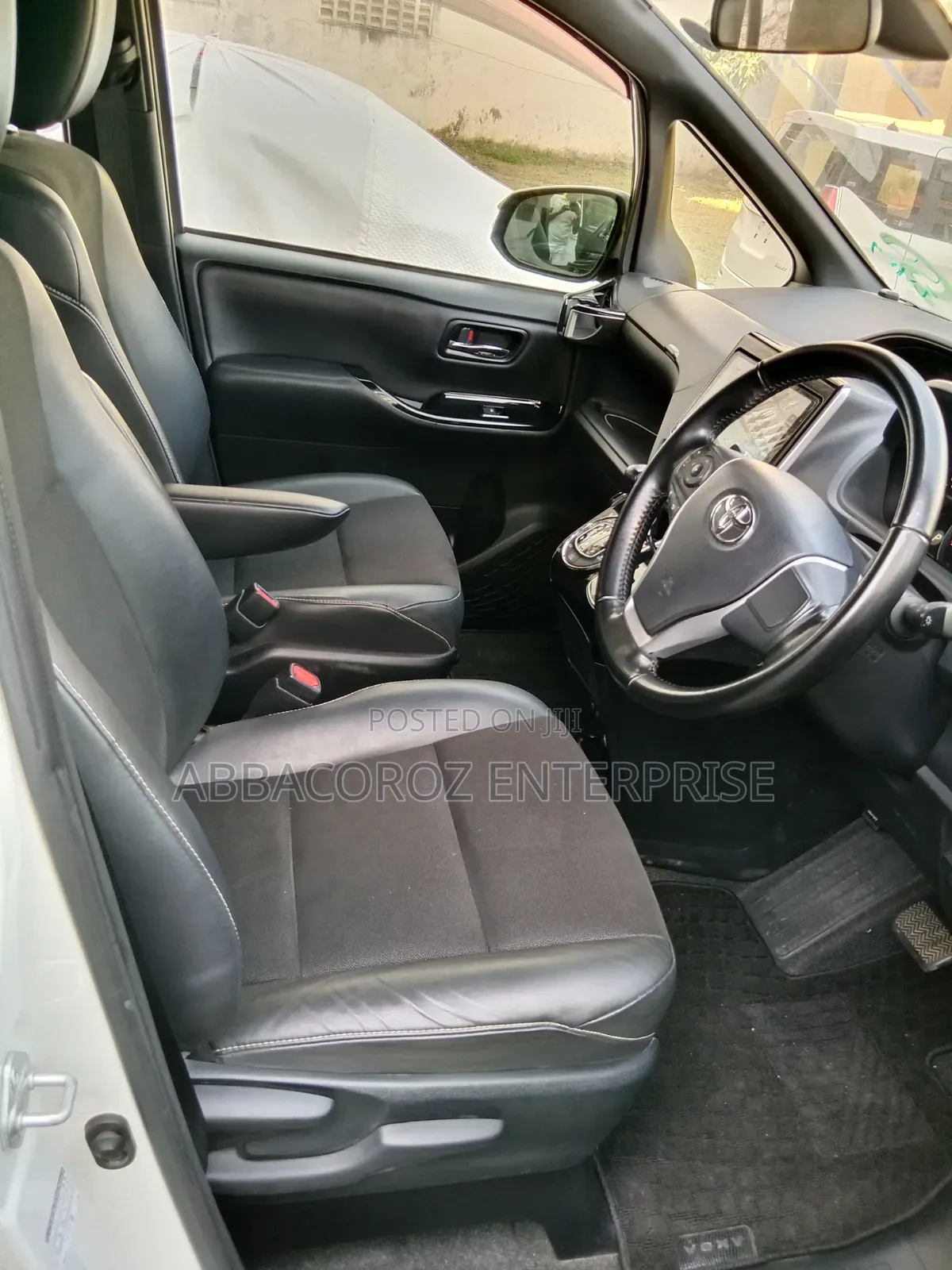 Toyota Noah 2018 White