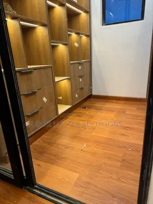SPC Flooring (Royal Mahogany)