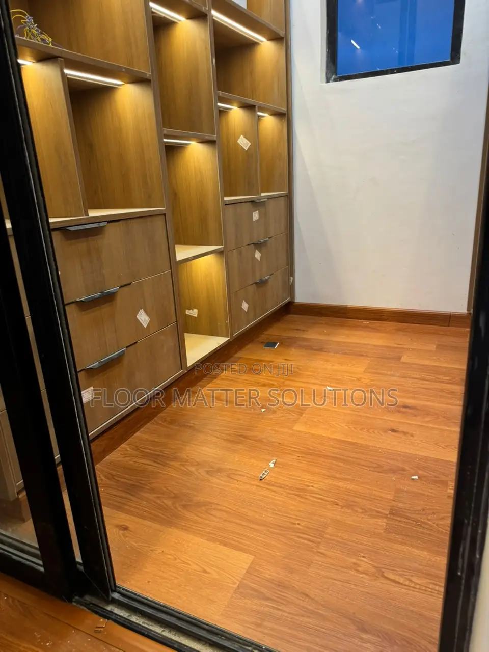 SPC Flooring (Royal Mahogany)