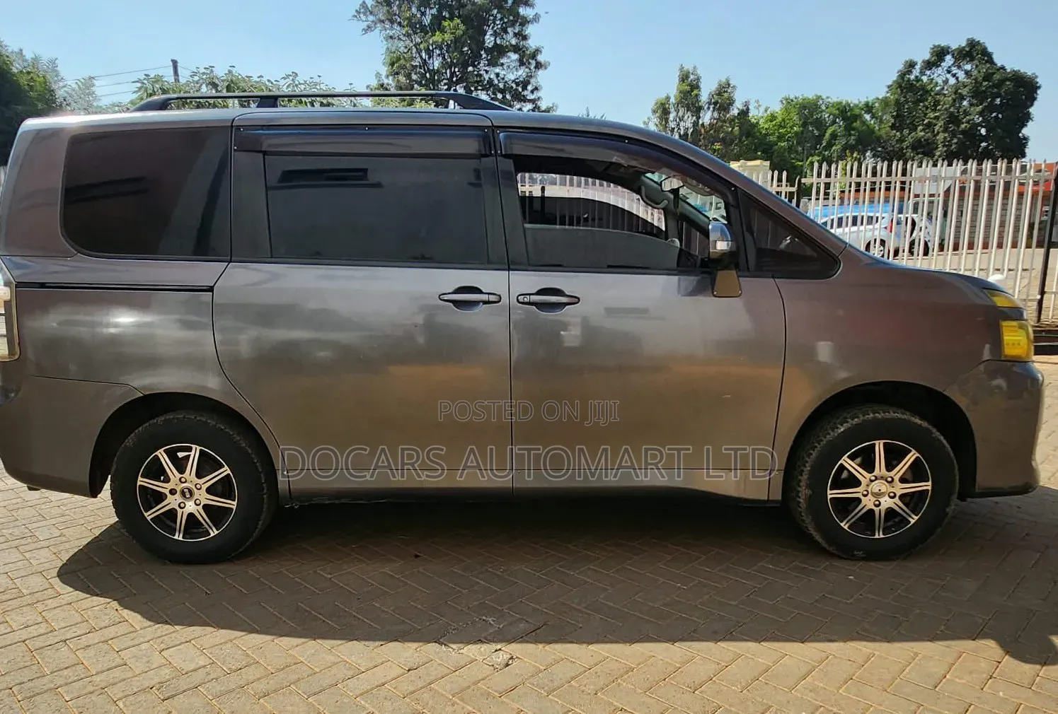Toyota Noah 2011 Gray