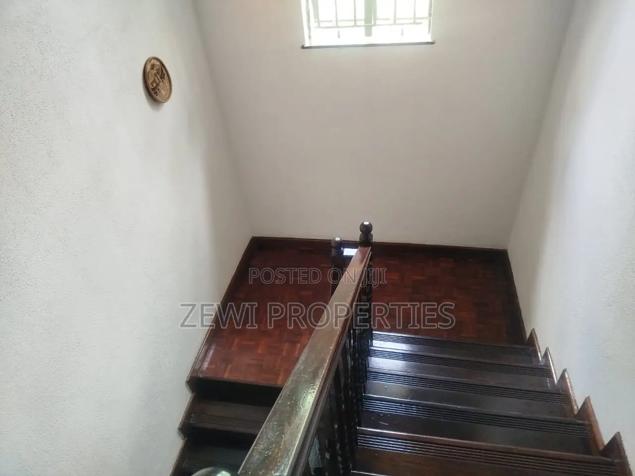6bdrm Mansion in Hardy for sale
