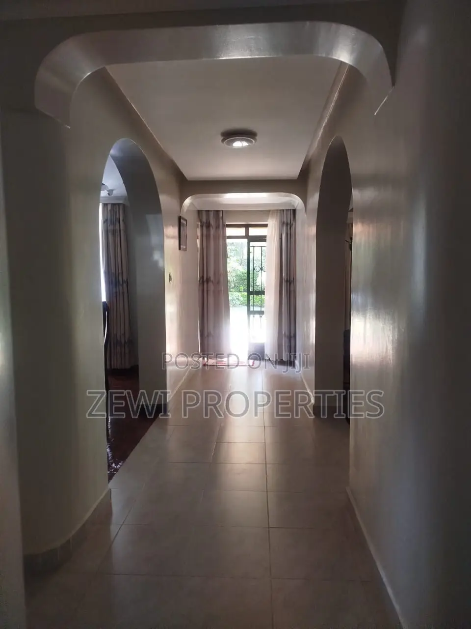 6bdrm Mansion in Hardy for sale