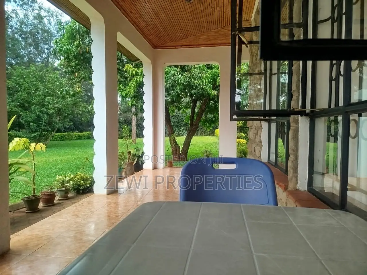 6bdrm Mansion in Hardy for sale