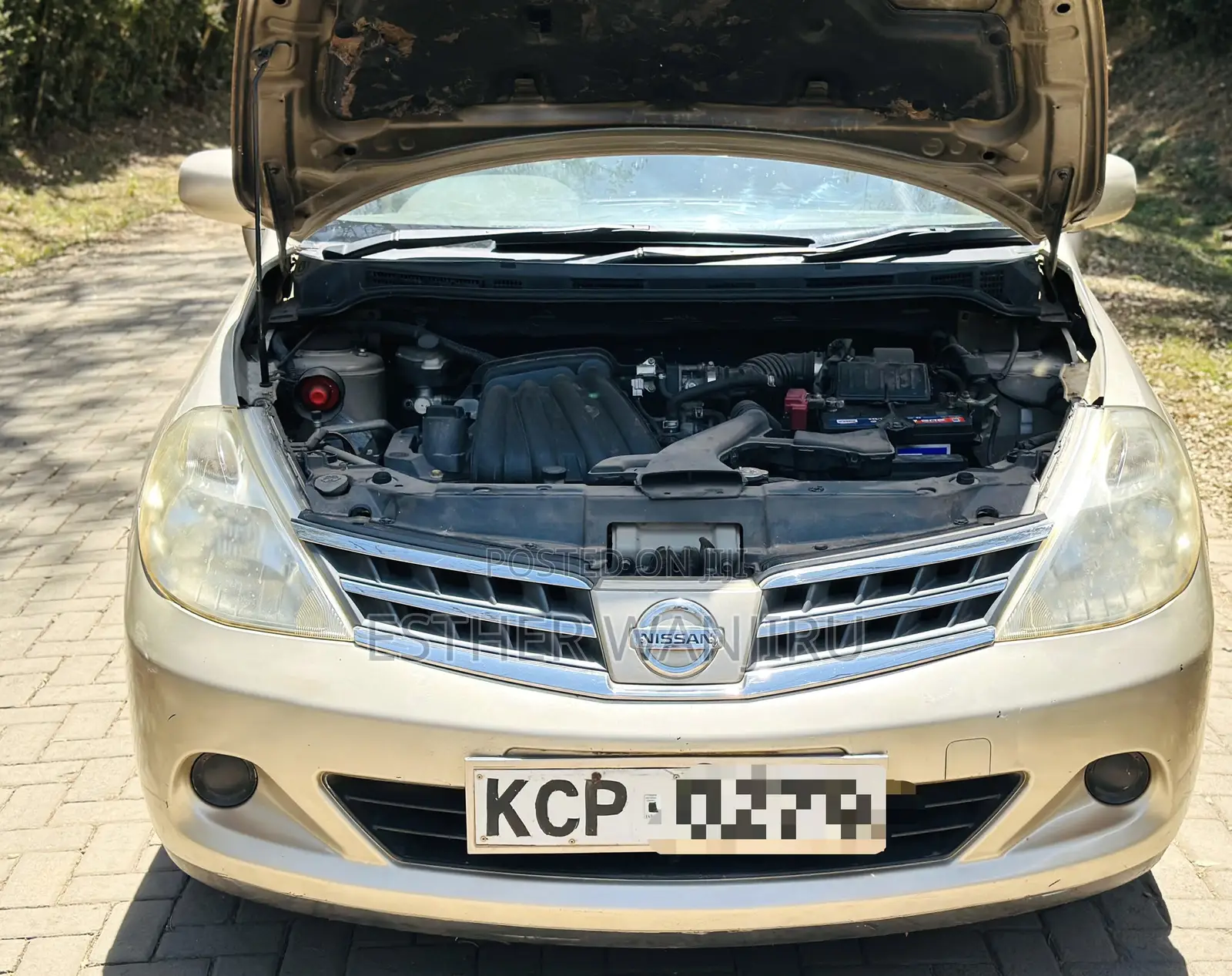 Nissan Tiida 2010 Brown