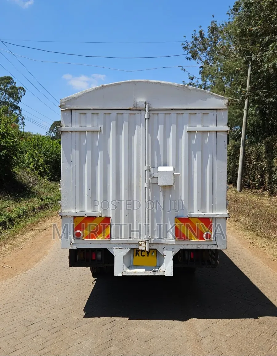 Isuzu ELF Truck 2020 White
