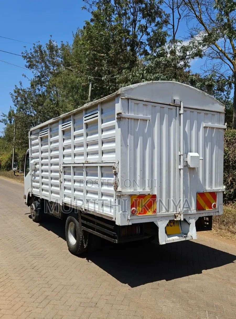 Isuzu ELF Truck 2020 White
