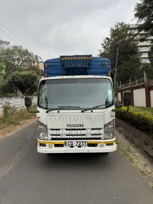 Isuzu Elf Lorry 2012 White