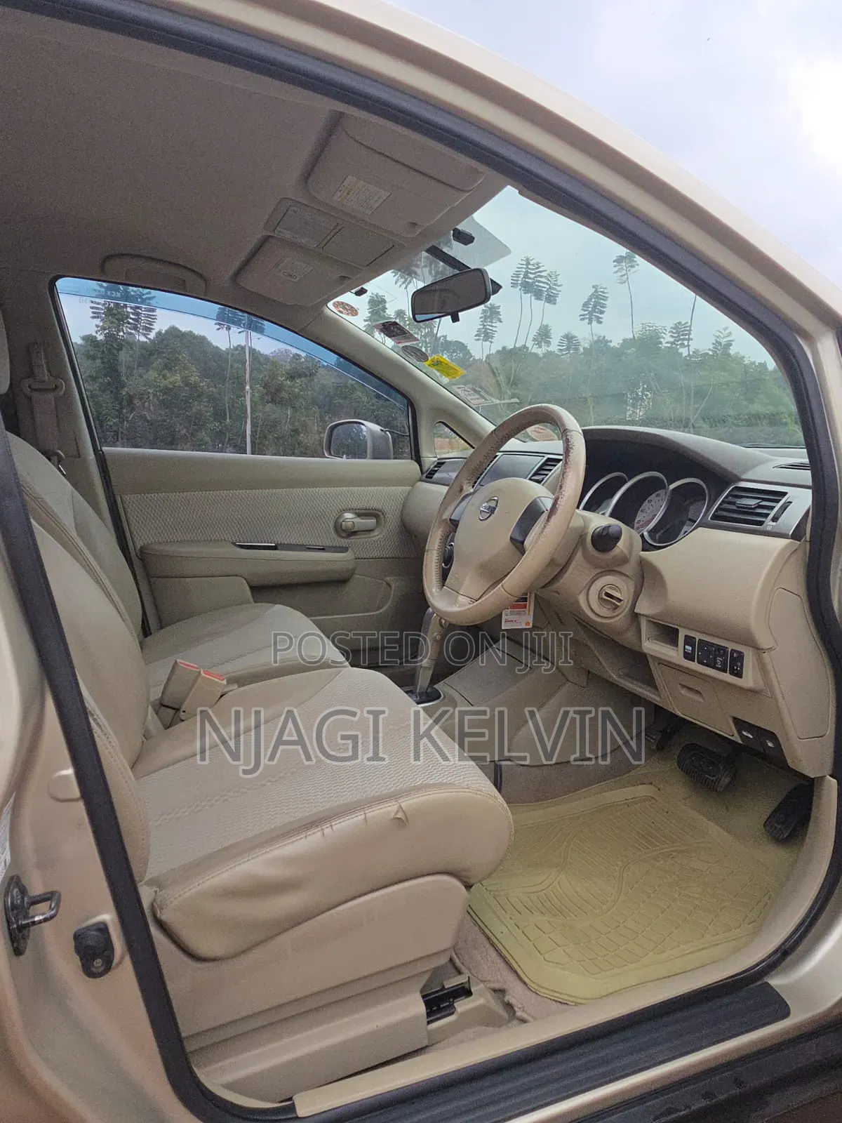Nissan Tiida 2012 Gold