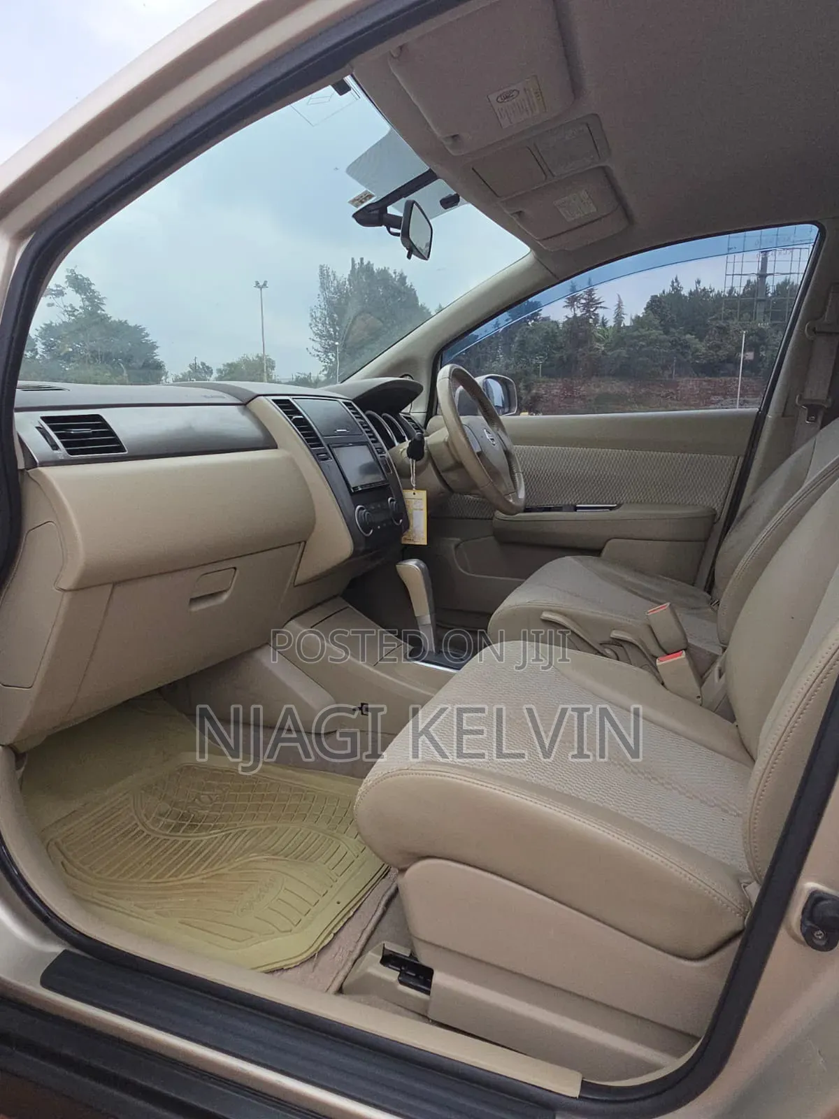 Nissan Tiida 2012 Gold