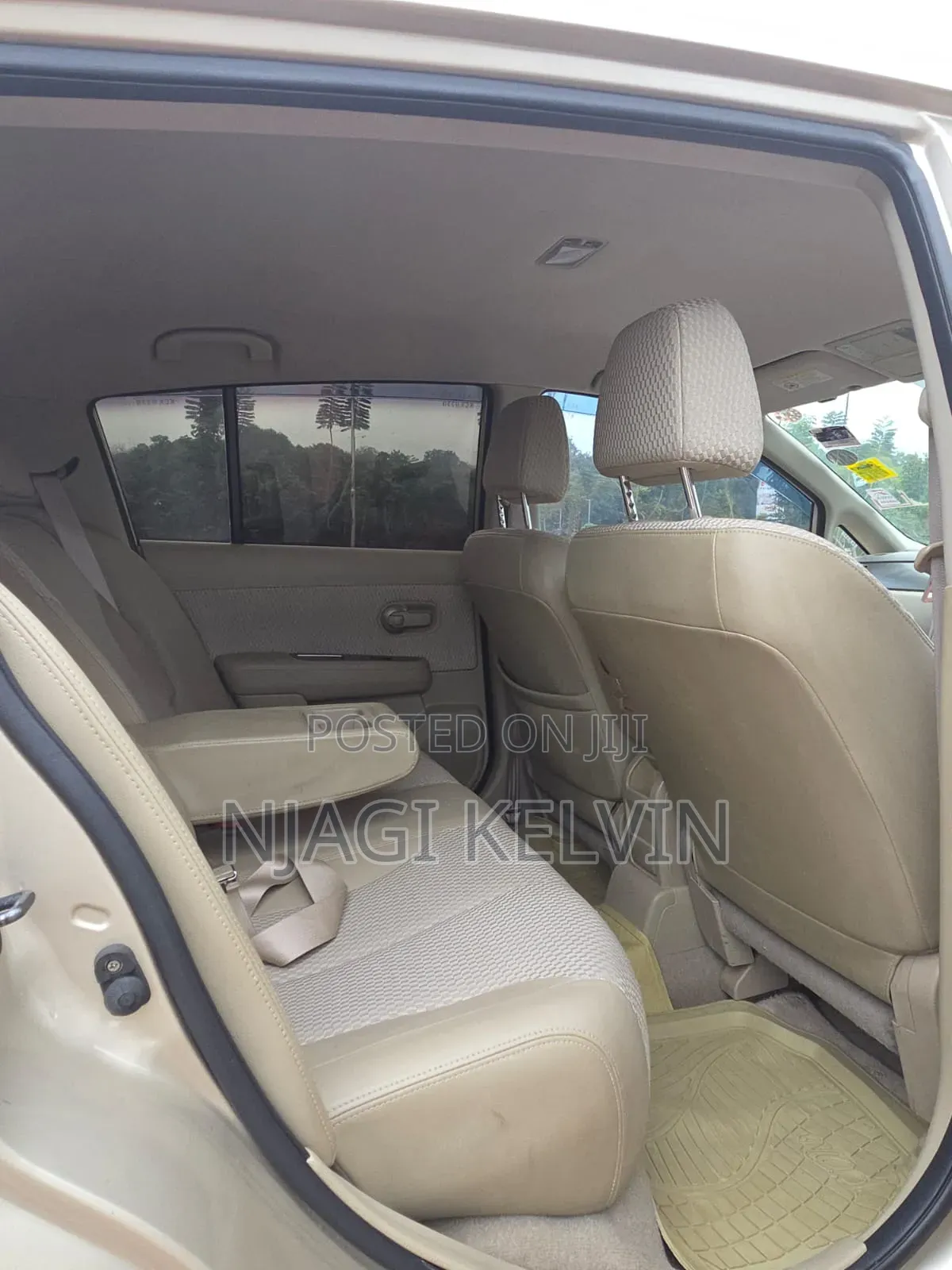 Nissan Tiida 2012 Gold