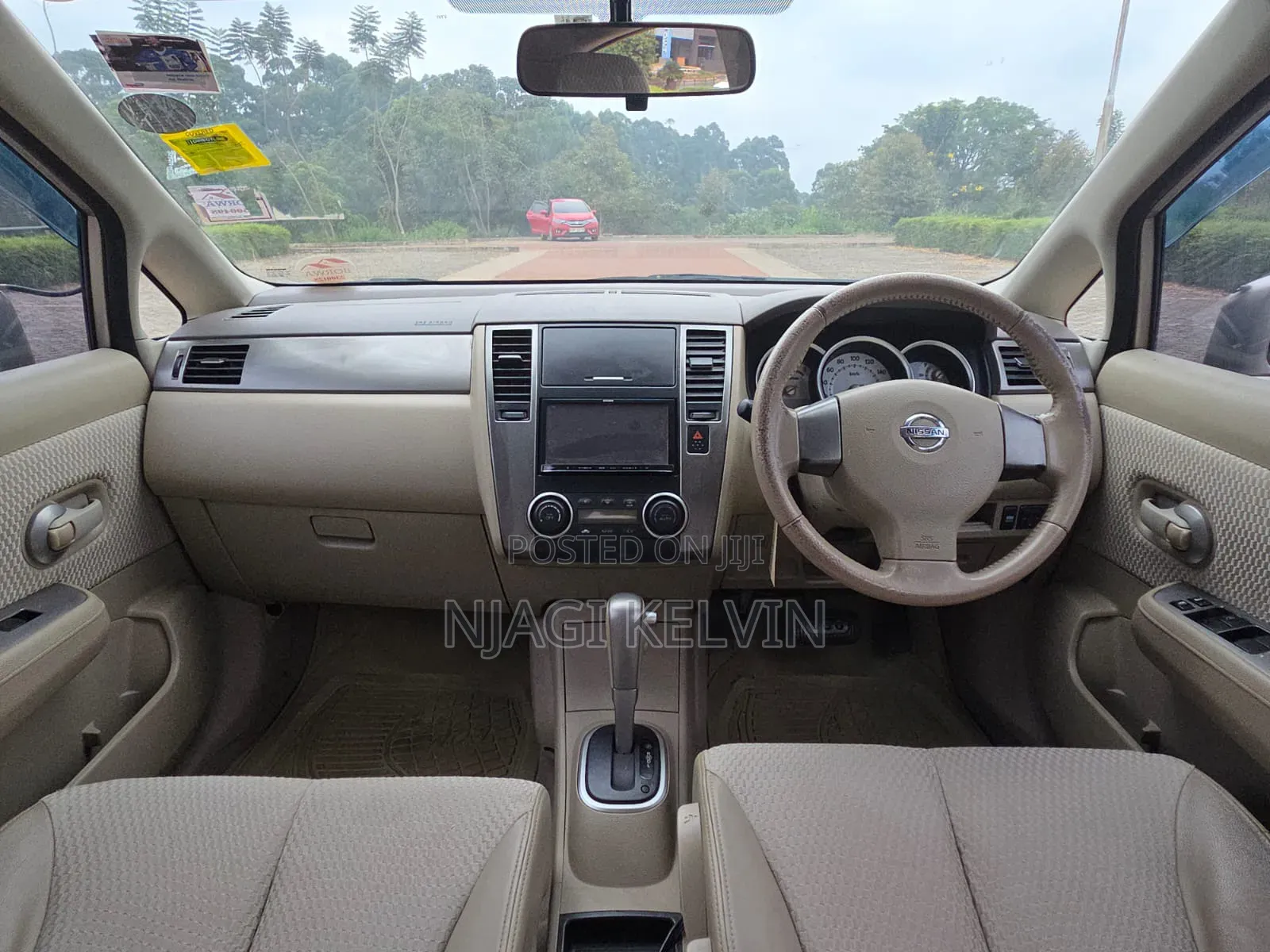 Nissan Tiida 2012 Gold