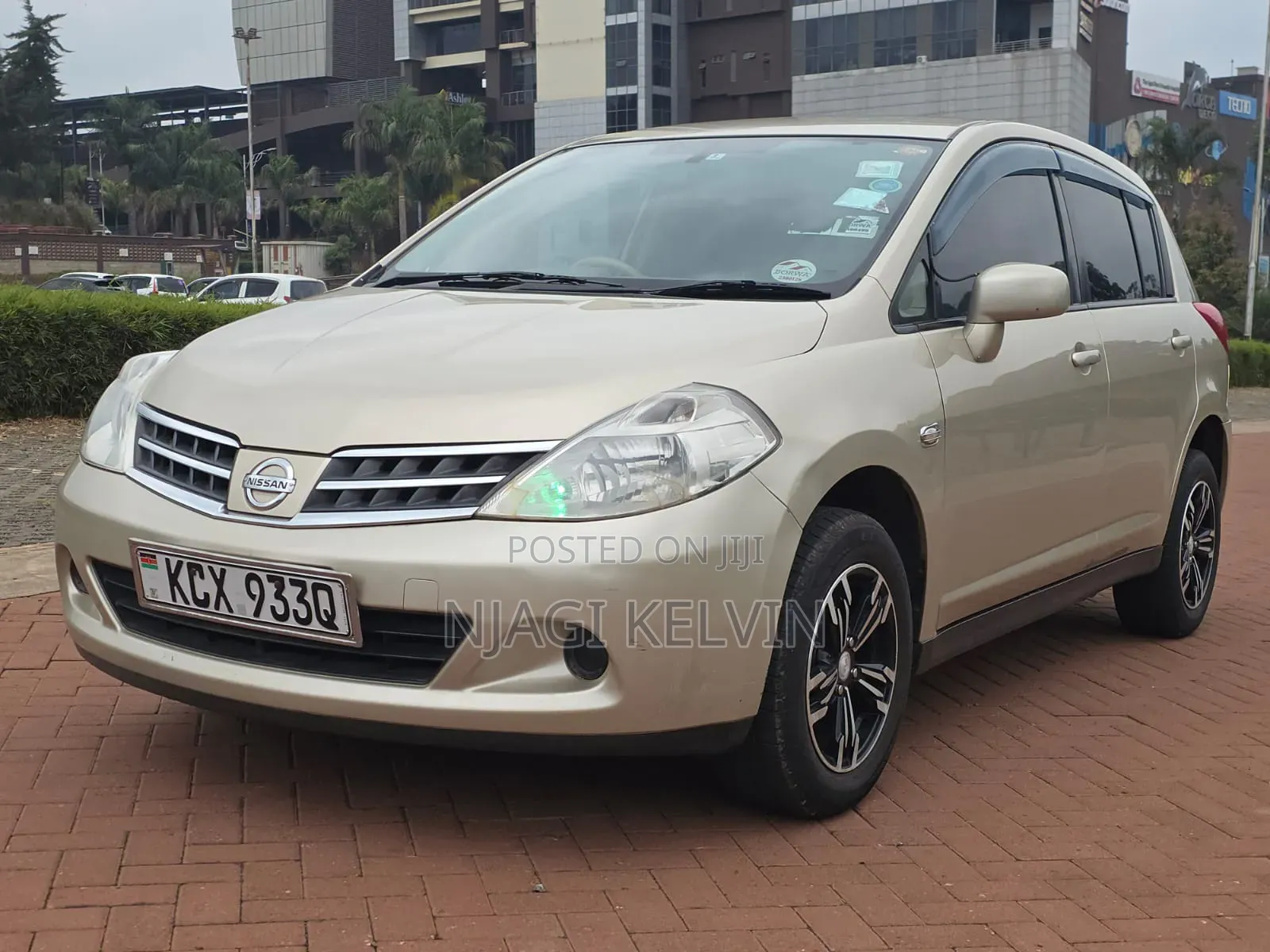 Nissan Tiida 2012 Gold