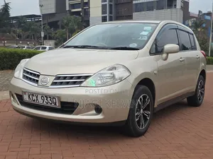 Nissan Tiida 2012 Gold