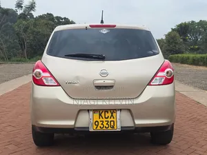 Nissan Tiida 2012 Gold