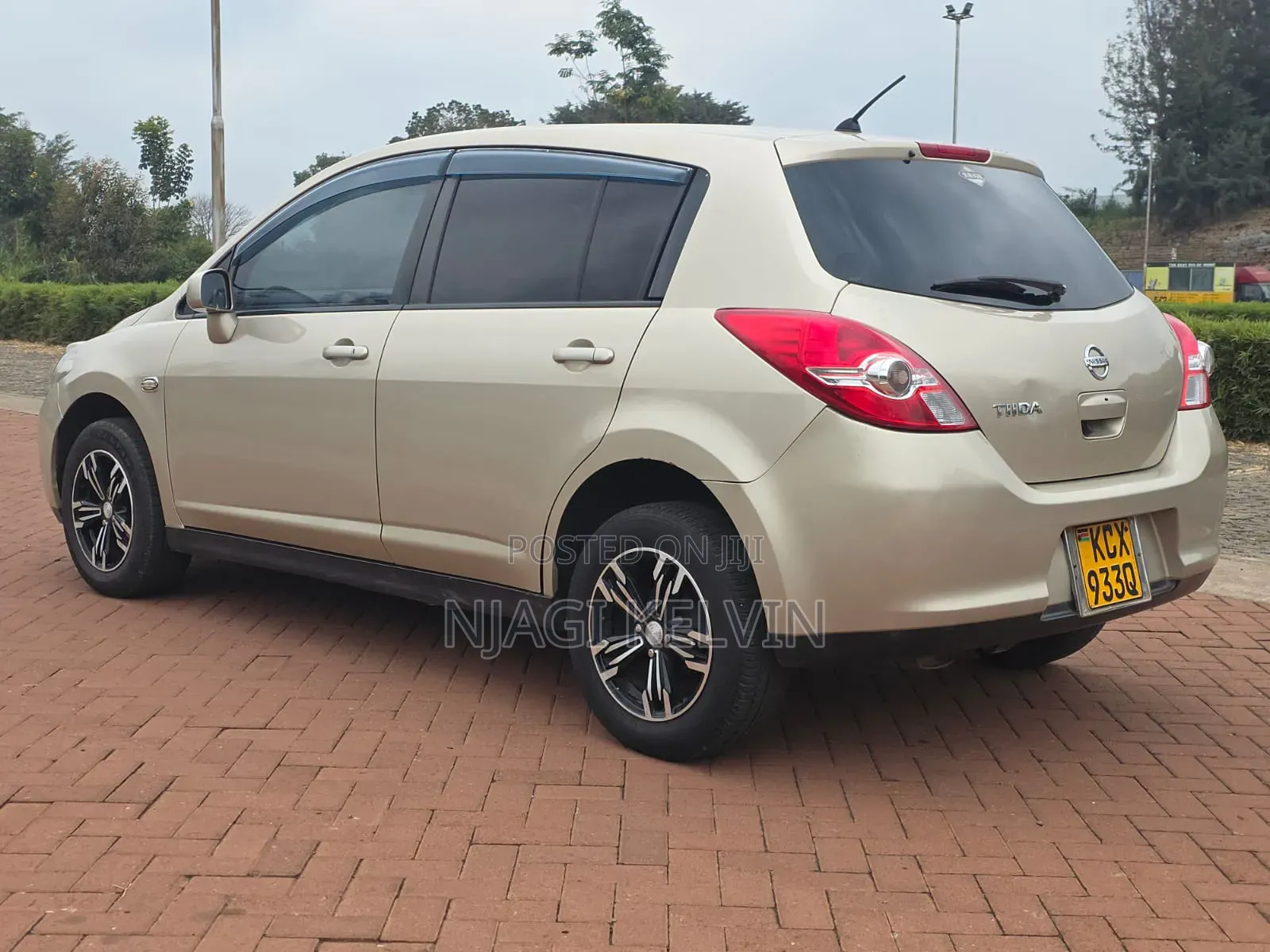 Nissan Tiida 2012 Gold