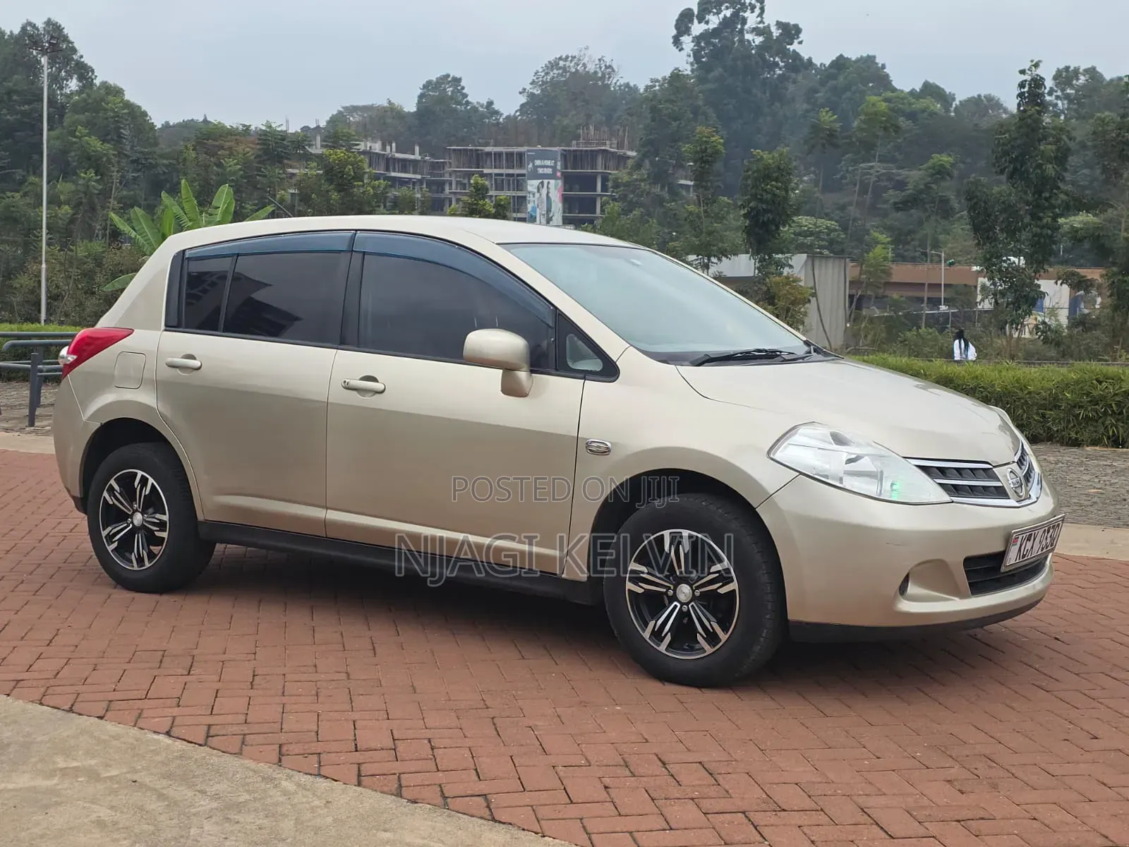 Nissan Tiida 2012 Gold