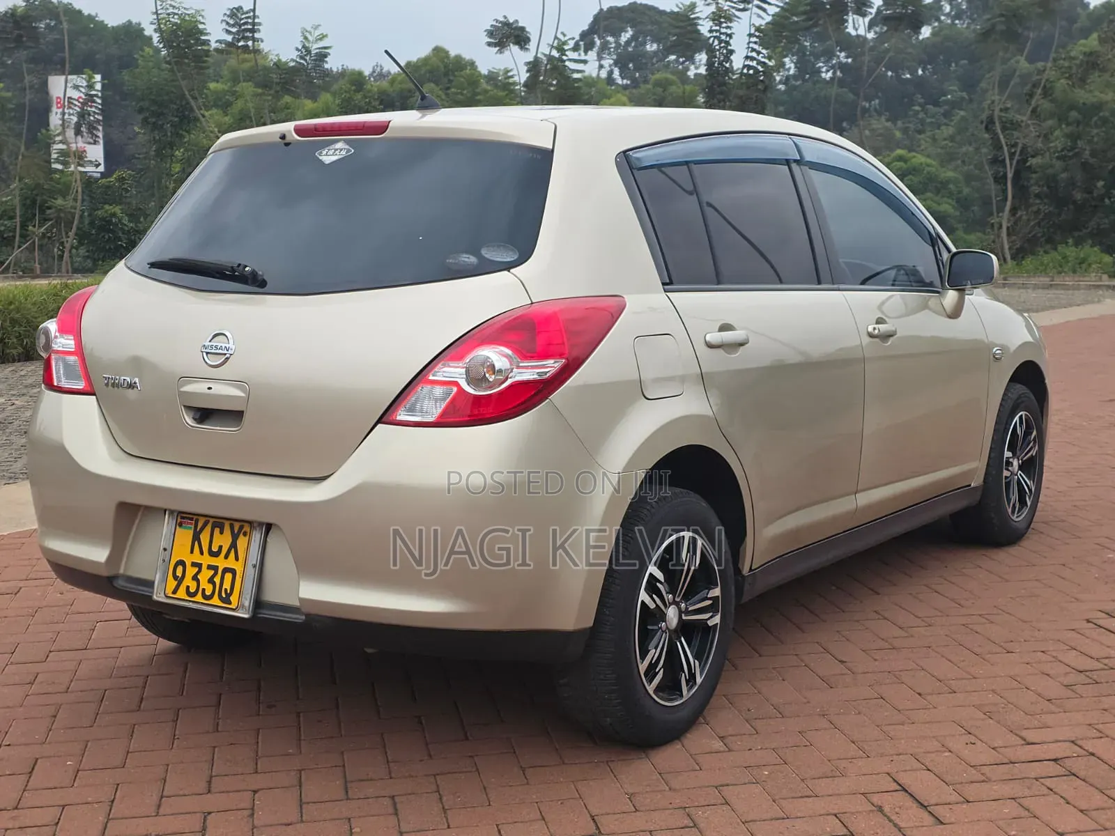 Nissan Tiida 2012 Gold