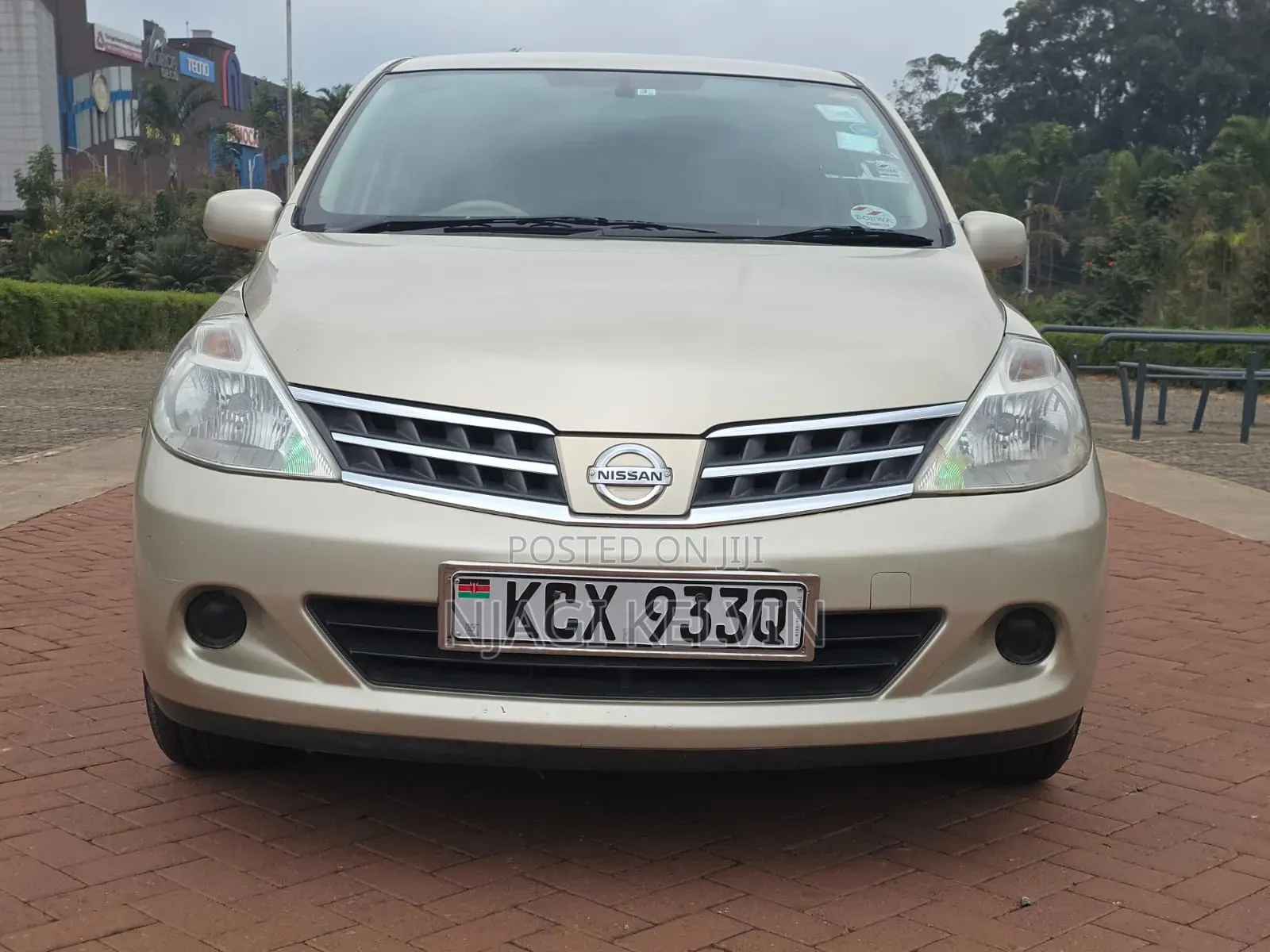 Nissan Tiida 2012 Gold