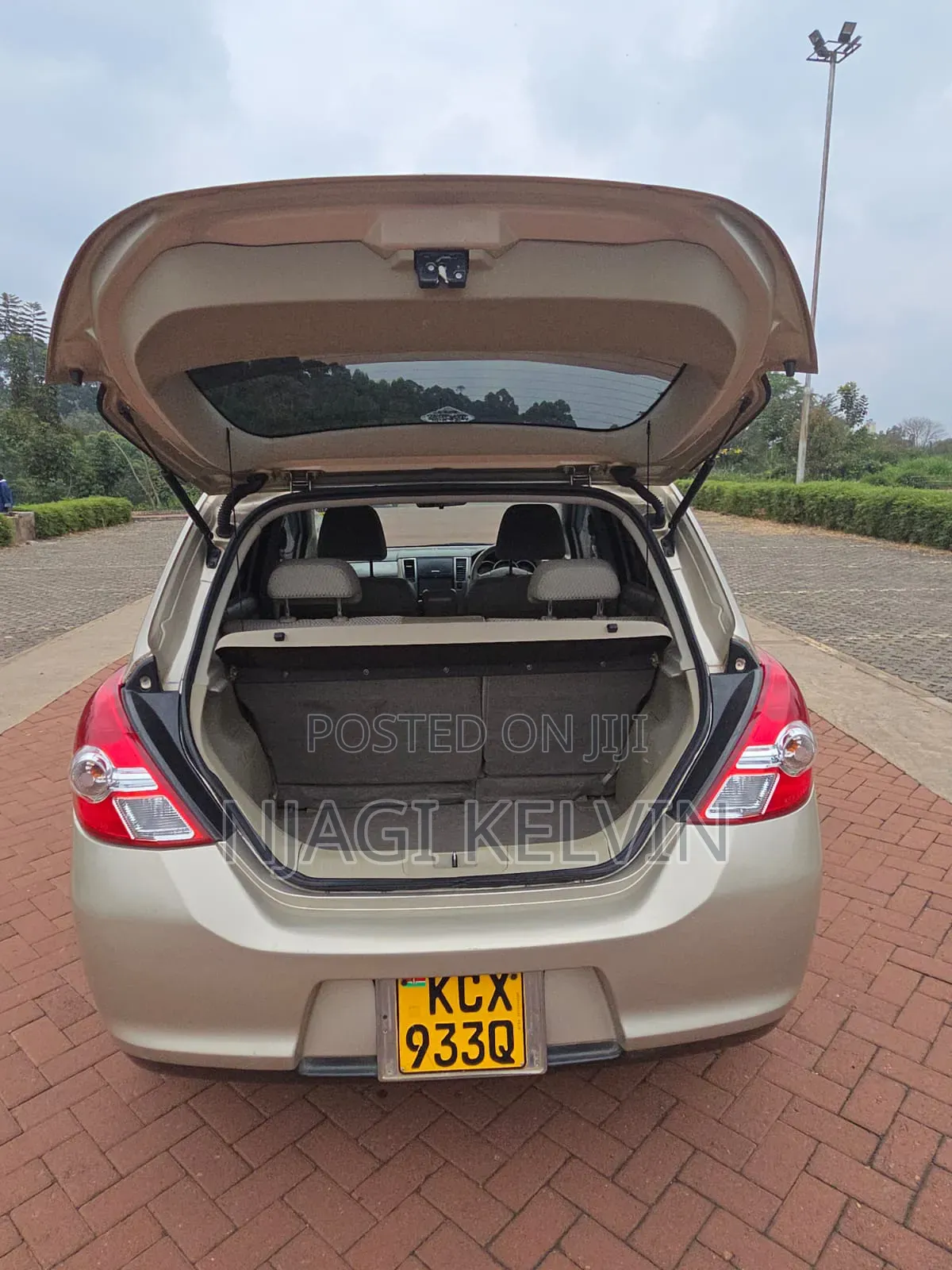 Nissan Tiida 2012 Gold