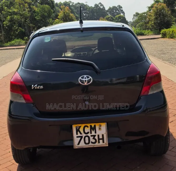 Toyota Vitz 2011 Black