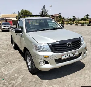 Toyota Hilux 2010 Beige