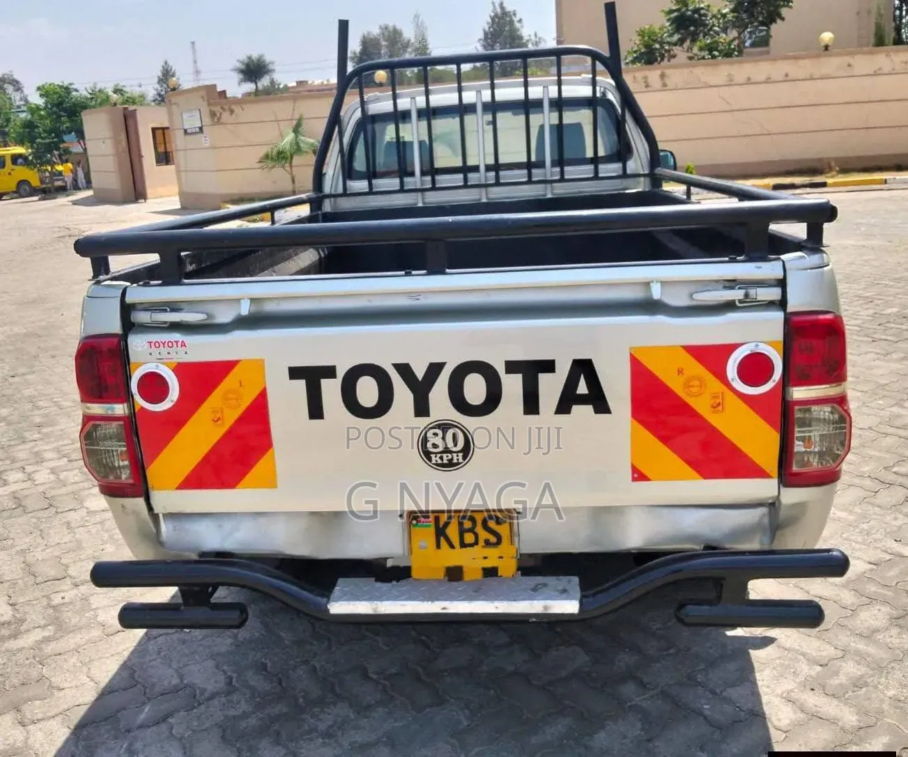 Toyota Hilux 2010 Beige