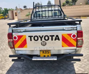 Toyota Hilux 2010 Beige