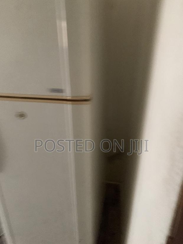 Refridgerator - thumbnail 3