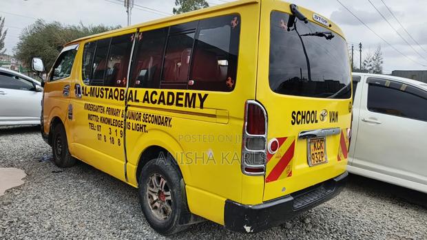 Toyota HiAce 2011 Yellow - thumbnail 5