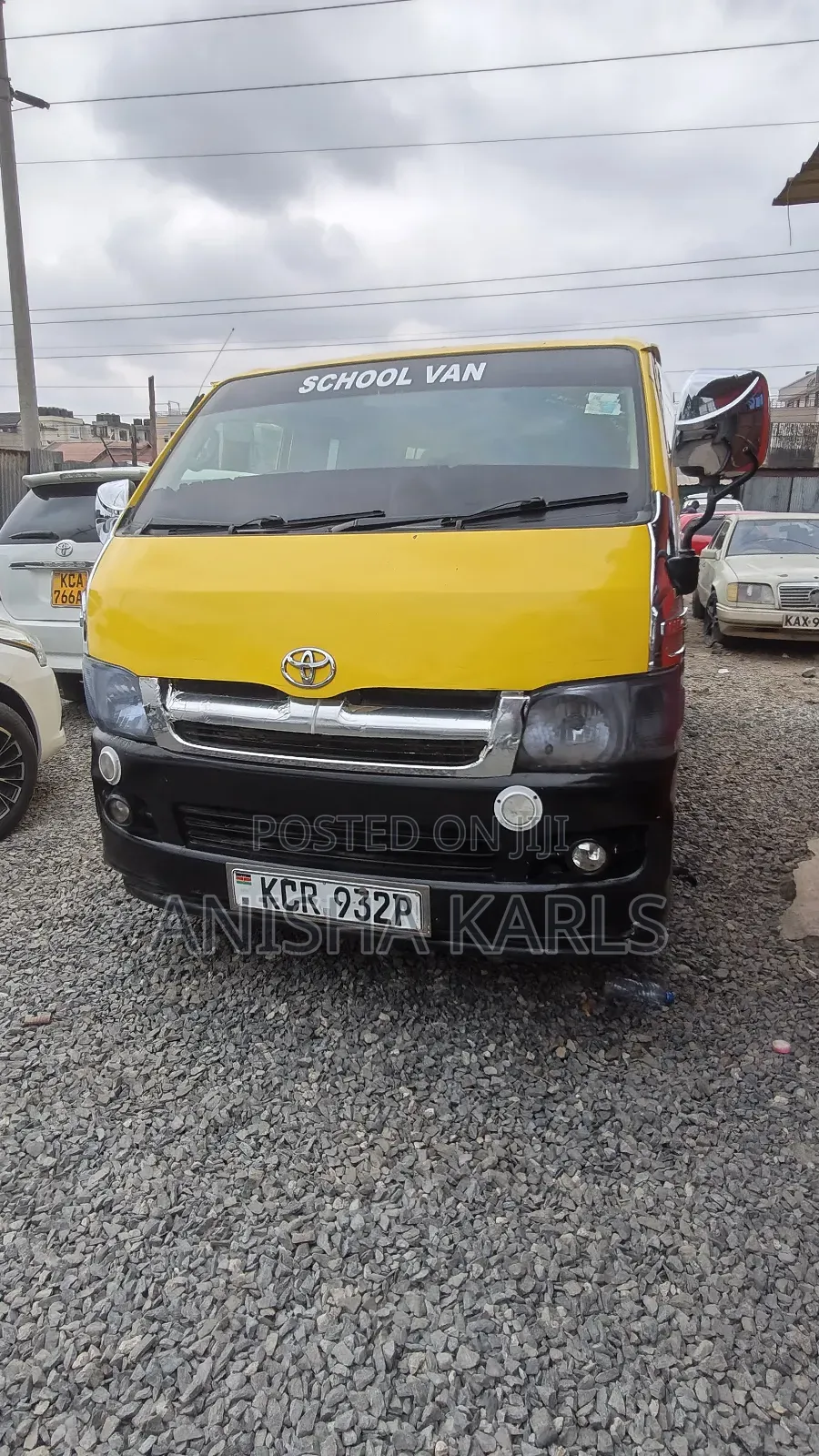Toyota HiAce 2011 Yellow