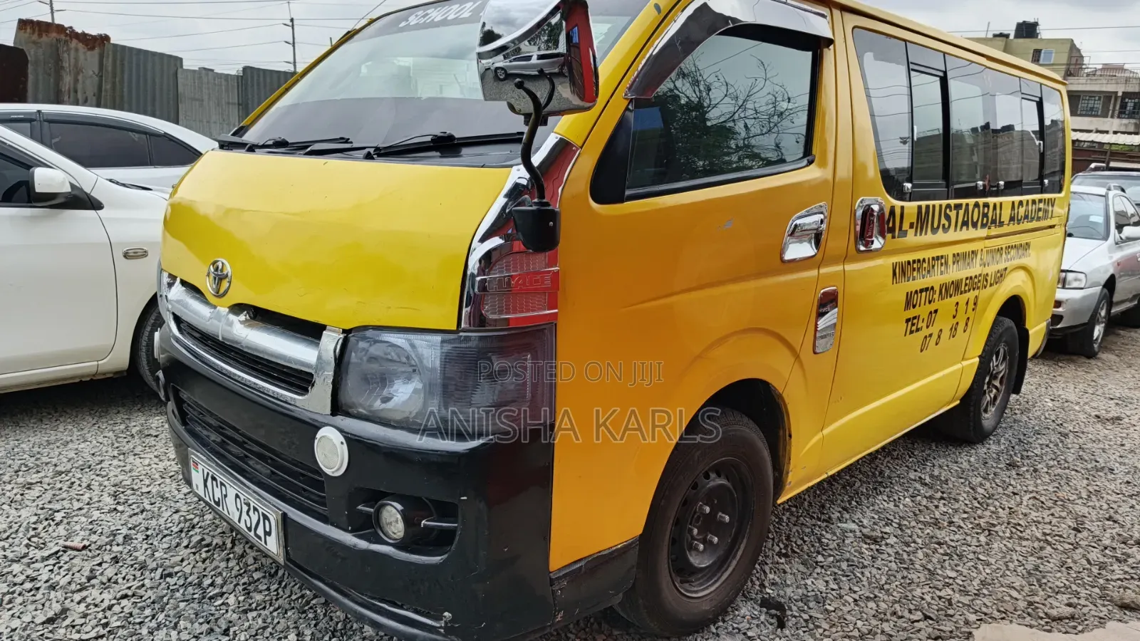 Toyota HiAce 2011 Yellow