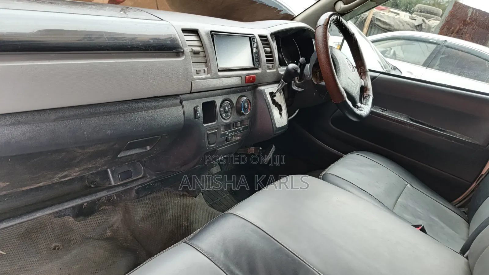 Toyota HiAce 2011 Yellow