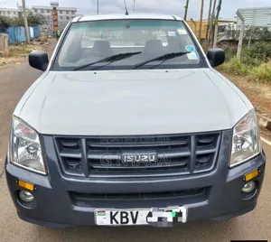 Isuzu D-MAX 2012 White