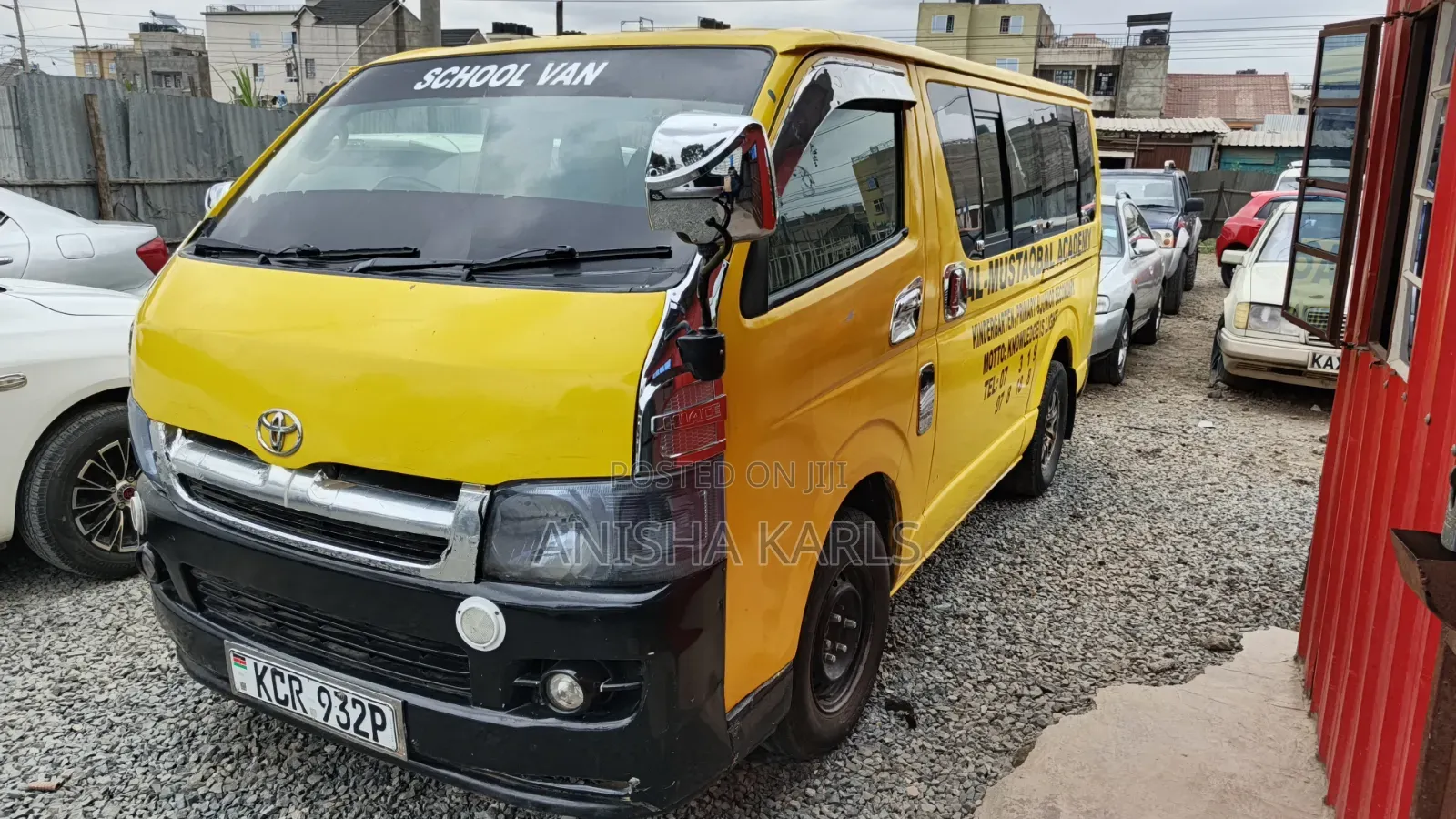 Toyota HiAce 2011 Yellow